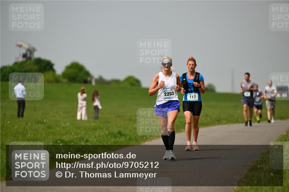 10.05.2026 - 8. Wedeler Halbmarathon Dr. Thomas Lammeyer http://msf.ph/oto/9705212 10.05.2026 11:53:26 Laufen 2203, 117 meine-sportfotos.de