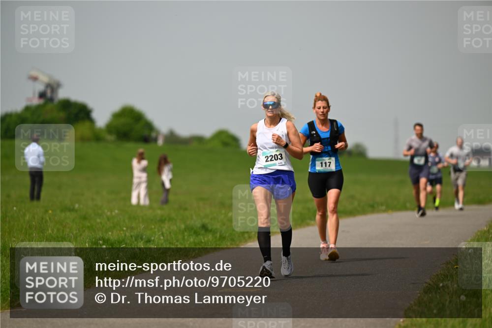 10.05.2026 - 8. Wedeler Halbmarathon Dr. Thomas Lammeyer http://msf.ph/oto/9705220 10.05.2026 11:53:26 Laufen 2203, 117 meine-sportfotos.de