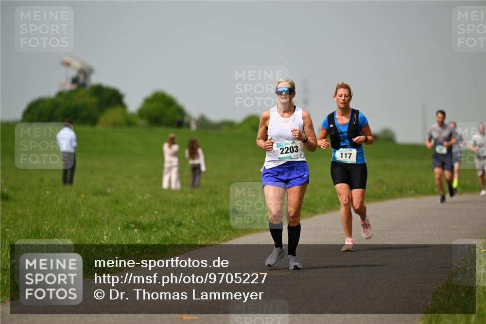 10.05.2026 - 8. Wedeler Halbmarathon Dr. Thomas Lammeyer http://msf.ph/oto/9705227 10.05.2026 11:53:27 Laufen 2203, 117 meine-sportfotos.de