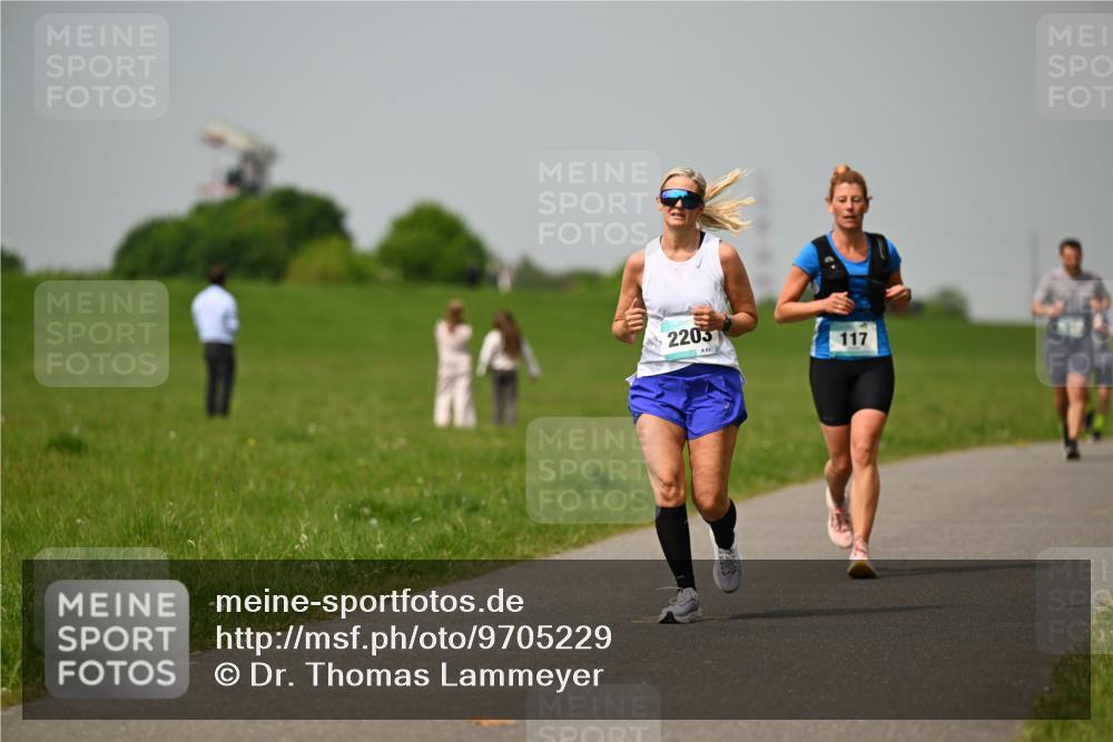 10.05.2026 - 8. Wedeler Halbmarathon Dr. Thomas Lammeyer http://msf.ph/oto/9705229 10.05.2026 11:53:27 Laufen 2203, 117 meine-sportfotos.de
