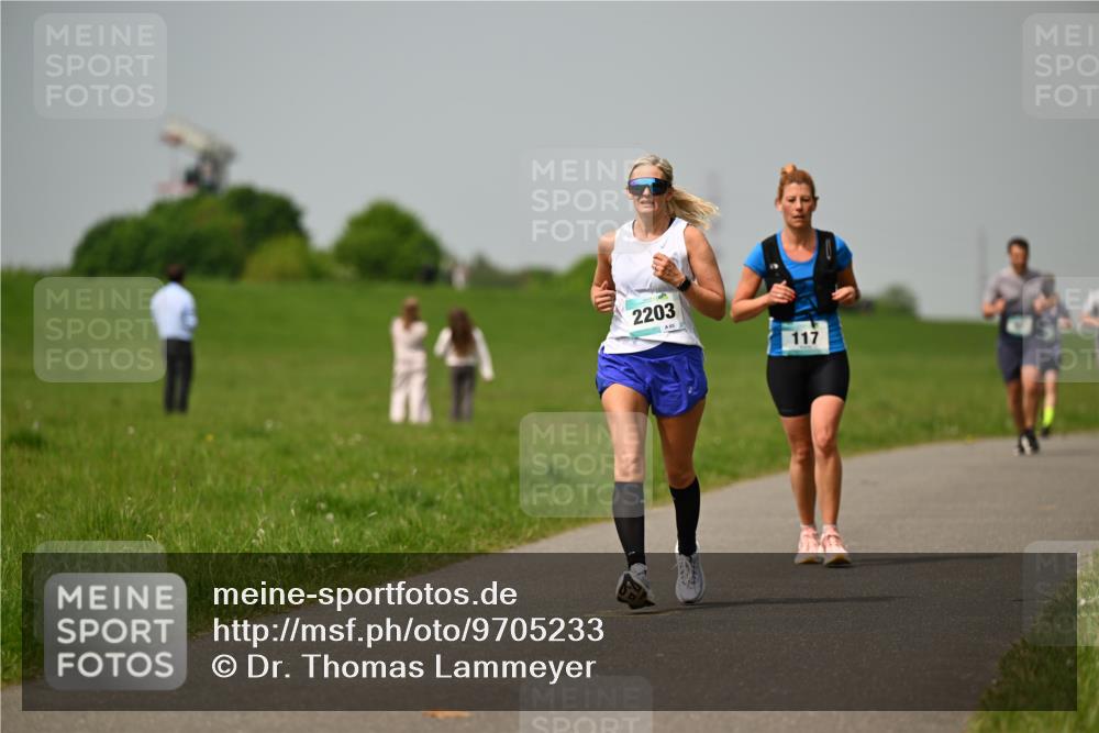 10.05.2026 - 8. Wedeler Halbmarathon Dr. Thomas Lammeyer http://msf.ph/oto/9705233 10.05.2026 11:53:27 Laufen 2203, 117 meine-sportfotos.de