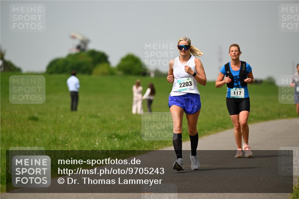 10.05.2026 - 8. Wedeler Halbmarathon Dr. Thomas Lammeyer http://msf.ph/oto/9705243 10.05.2026 11:53:28 Laufen 2203, 117 meine-sportfotos.de