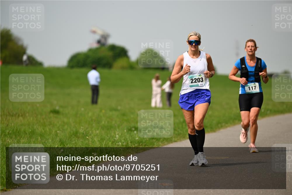 10.05.2026 - 8. Wedeler Halbmarathon Dr. Thomas Lammeyer http://msf.ph/oto/9705251 10.05.2026 11:53:28 Laufen 2203, 117 meine-sportfotos.de