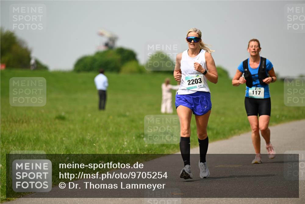 10.05.2026 - 8. Wedeler Halbmarathon Dr. Thomas Lammeyer http://msf.ph/oto/9705254 10.05.2026 11:53:28 Laufen 2203, 117 meine-sportfotos.de