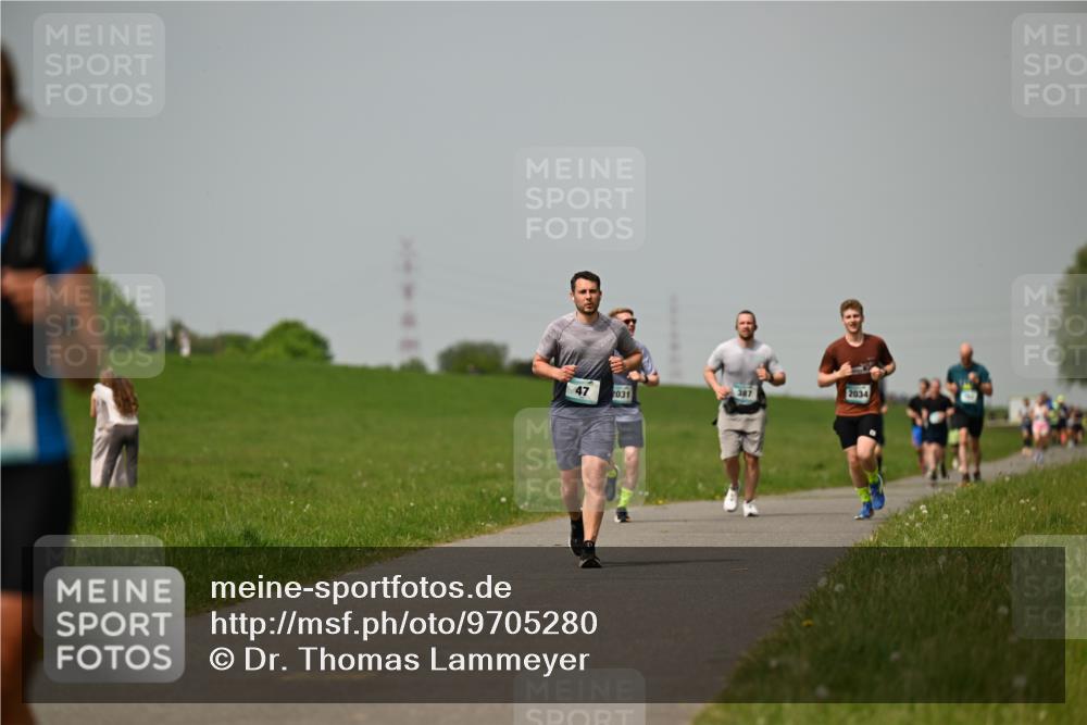 10.05.2026 - 8. Wedeler Halbmarathon Dr. Thomas Lammeyer http://msf.ph/oto/9705280 10.05.2026 11:53:32 Laufen 2034, 387, 2031 meine-sportfotos.de