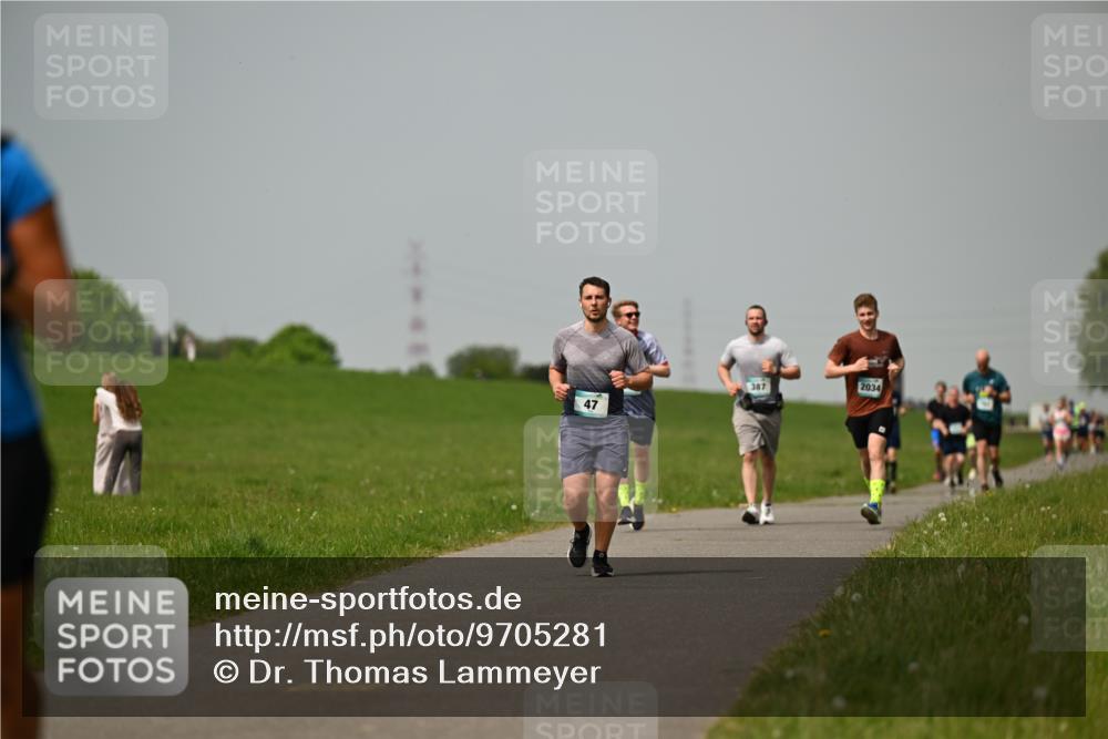 10.05.2026 - 8. Wedeler Halbmarathon Dr. Thomas Lammeyer http://msf.ph/oto/9705281 10.05.2026 11:53:32 Laufen 387, 2034 meine-sportfotos.de