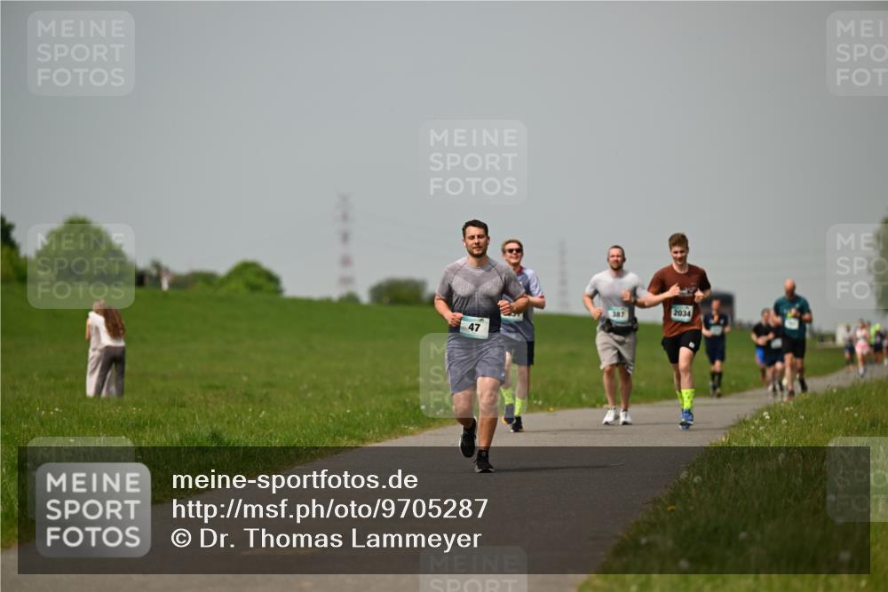 10.05.2026 - 8. Wedeler Halbmarathon Dr. Thomas Lammeyer http://msf.ph/oto/9705287 10.05.2026 11:53:33 Laufen 387, 2034 meine-sportfotos.de