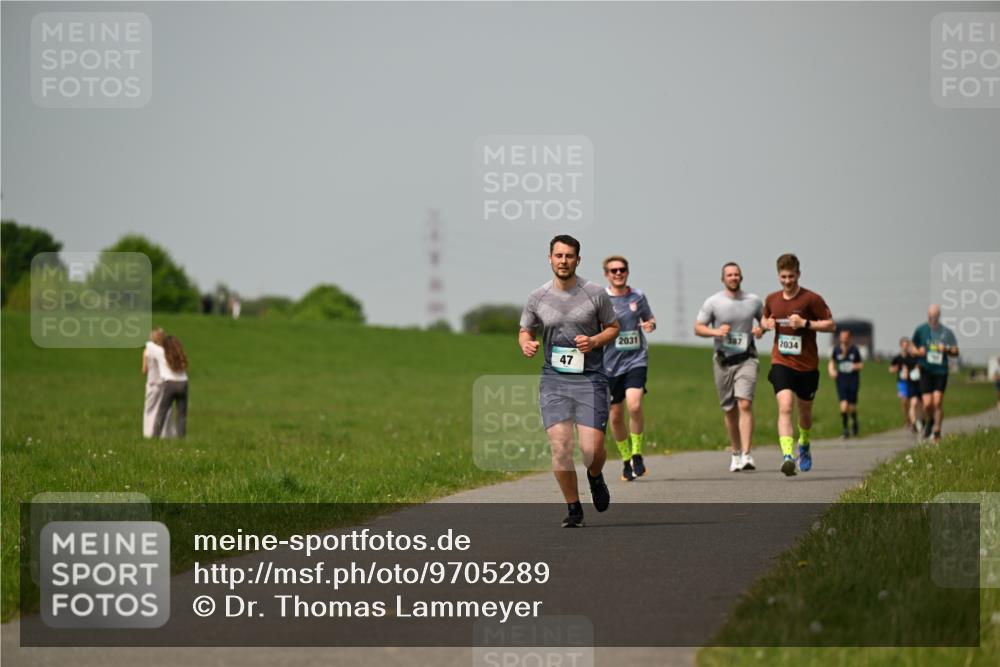 10.05.2026 - 8. Wedeler Halbmarathon Dr. Thomas Lammeyer http://msf.ph/oto/9705289 10.05.2026 11:53:33 Laufen 2031, 2034 meine-sportfotos.de