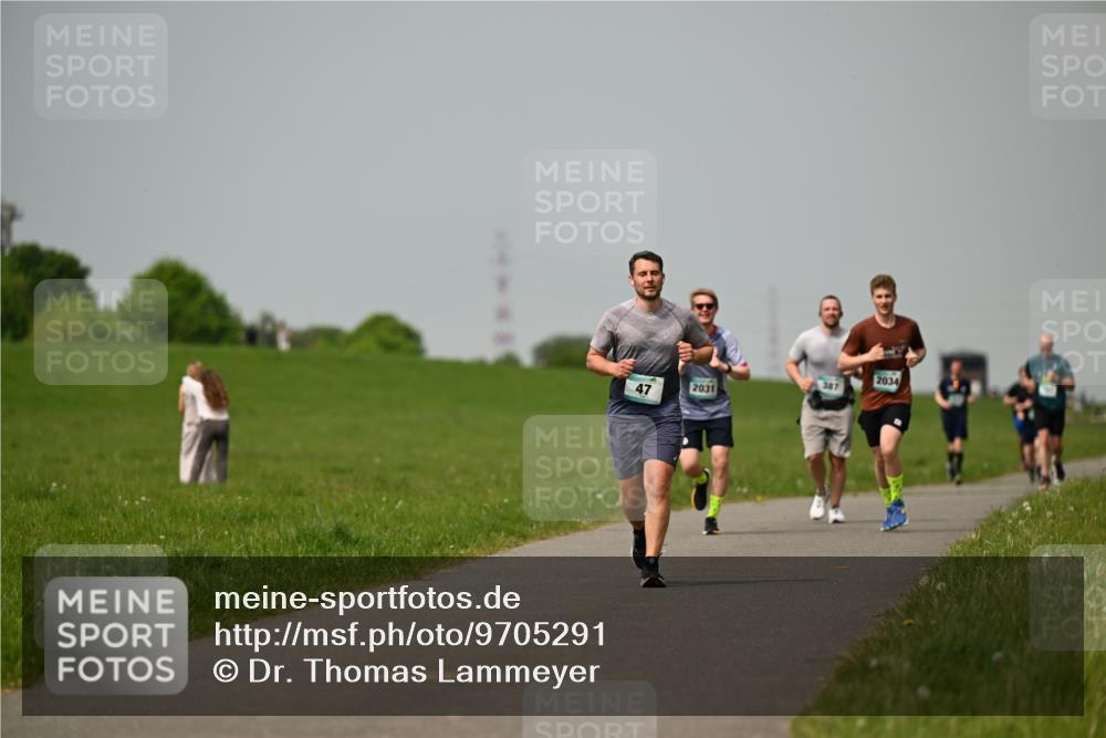 10.05.2026 - 8. Wedeler Halbmarathon Dr. Thomas Lammeyer http://msf.ph/oto/9705291 10.05.2026 11:53:34 Laufen 387, 2031, 2034 meine-sportfotos.de