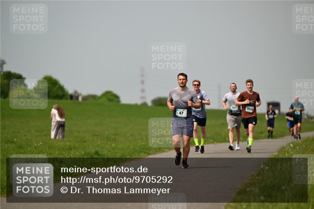 10.05.2026 - 8. Wedeler Halbmarathon Dr. Thomas Lammeyer http://msf.ph/oto/9705292 10.05.2026 11:53:34 Laufen 387, 2034 meine-sportfotos.de