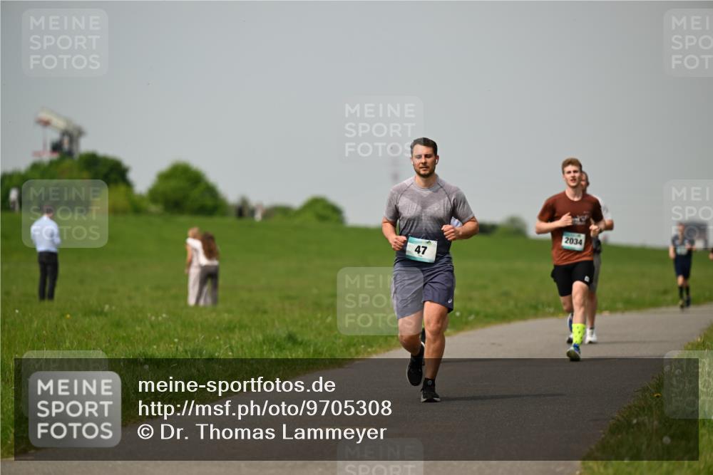 10.05.2026 - 8. Wedeler Halbmarathon Dr. Thomas Lammeyer http://msf.ph/oto/9705308 10.05.2026 11:53:36 Laufen 2034 meine-sportfotos.de