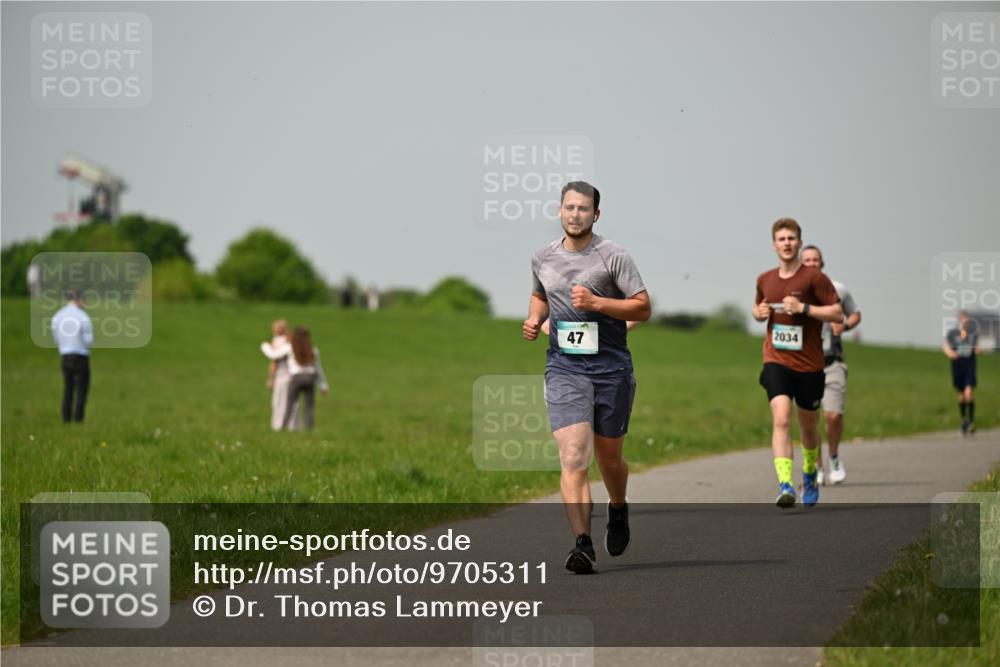 10.05.2026 - 8. Wedeler Halbmarathon Dr. Thomas Lammeyer http://msf.ph/oto/9705311 10.05.2026 11:53:36 Laufen 2034 meine-sportfotos.de