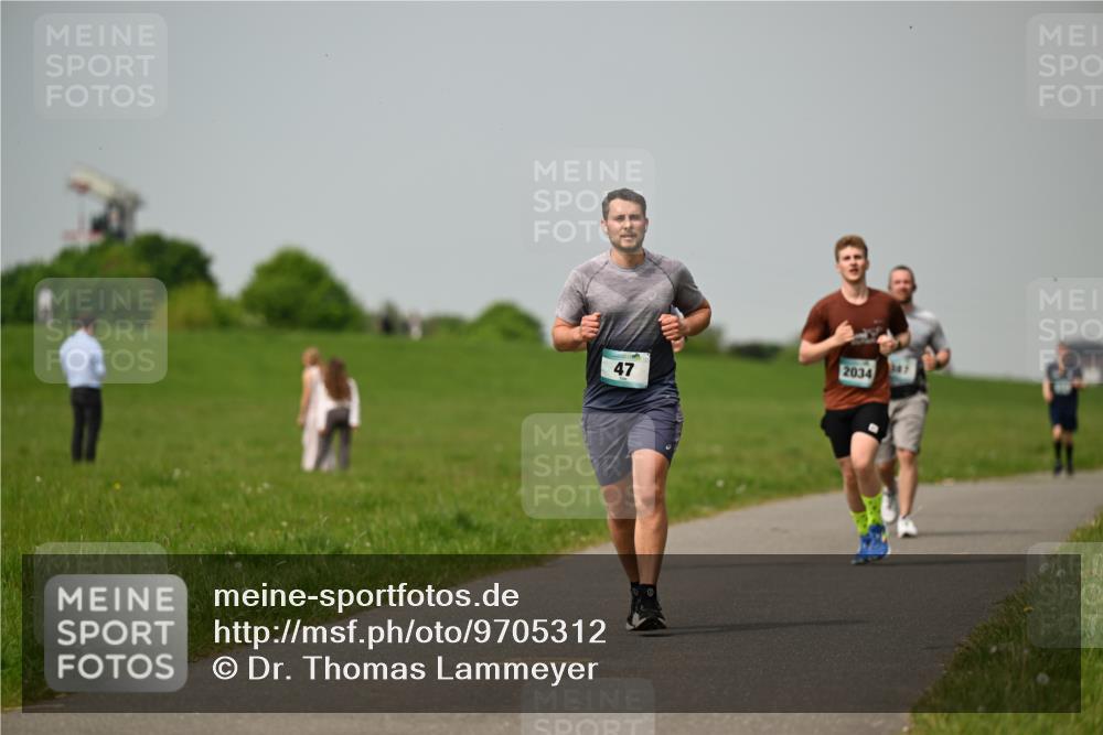 10.05.2026 - 8. Wedeler Halbmarathon Dr. Thomas Lammeyer http://msf.ph/oto/9705312 10.05.2026 11:53:36 Laufen 2034 meine-sportfotos.de