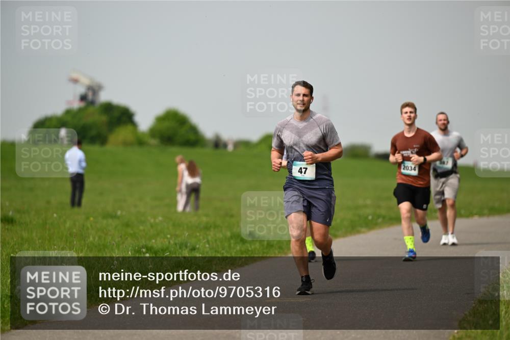 10.05.2026 - 8. Wedeler Halbmarathon Dr. Thomas Lammeyer http://msf.ph/oto/9705316 10.05.2026 11:53:37 Laufen 2034 meine-sportfotos.de