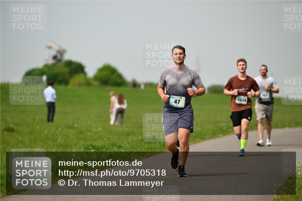 10.05.2026 - 8. Wedeler Halbmarathon Dr. Thomas Lammeyer http://msf.ph/oto/9705318 10.05.2026 11:53:37 Laufen 2034 meine-sportfotos.de