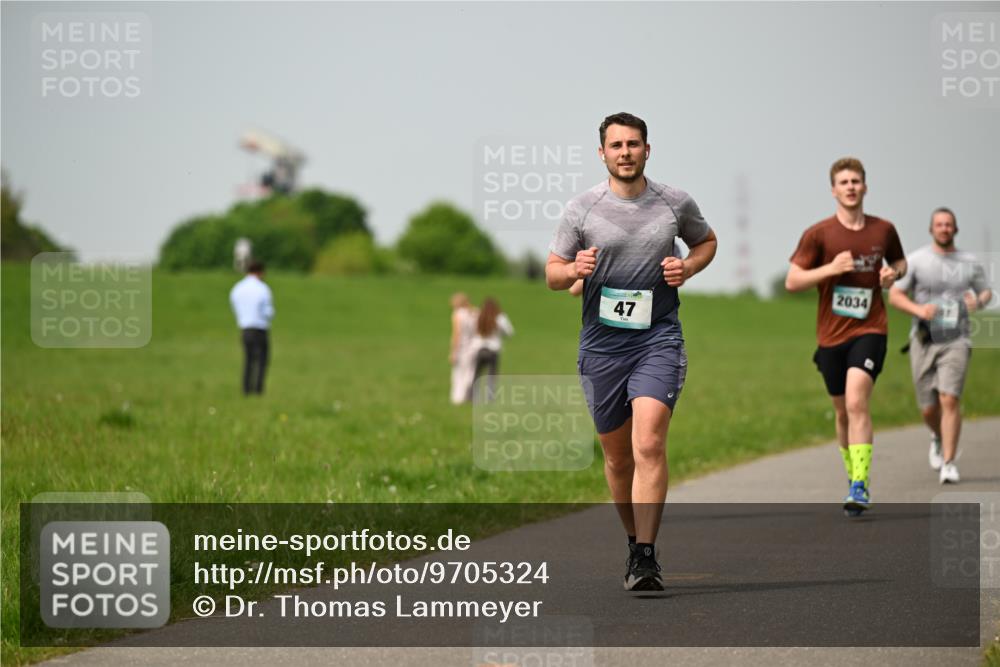 10.05.2026 - 8. Wedeler Halbmarathon Dr. Thomas Lammeyer http://msf.ph/oto/9705324 10.05.2026 11:53:38 Laufen 2034 meine-sportfotos.de