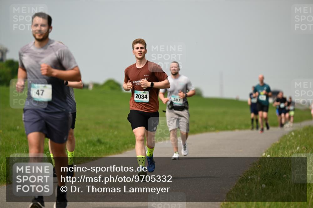 10.05.2026 - 8. Wedeler Halbmarathon Dr. Thomas Lammeyer http://msf.ph/oto/9705332 10.05.2026 11:53:40 Laufen 2034, 387 meine-sportfotos.de