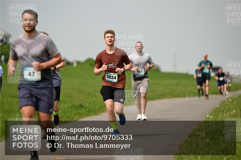 10.05.2026 - 8. Wedeler Halbmarathon Dr. Thomas Lammeyer http://msf.ph/oto/9705333 10.05.2026 11:53:40 Laufen 2034, 387 meine-sportfotos.de