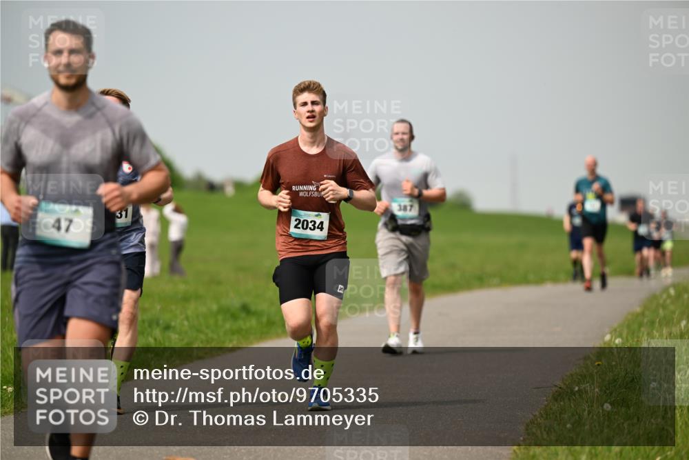 10.05.2026 - 8. Wedeler Halbmarathon Dr. Thomas Lammeyer http://msf.ph/oto/9705335 10.05.2026 11:53:40 Laufen 2034, 387 meine-sportfotos.de