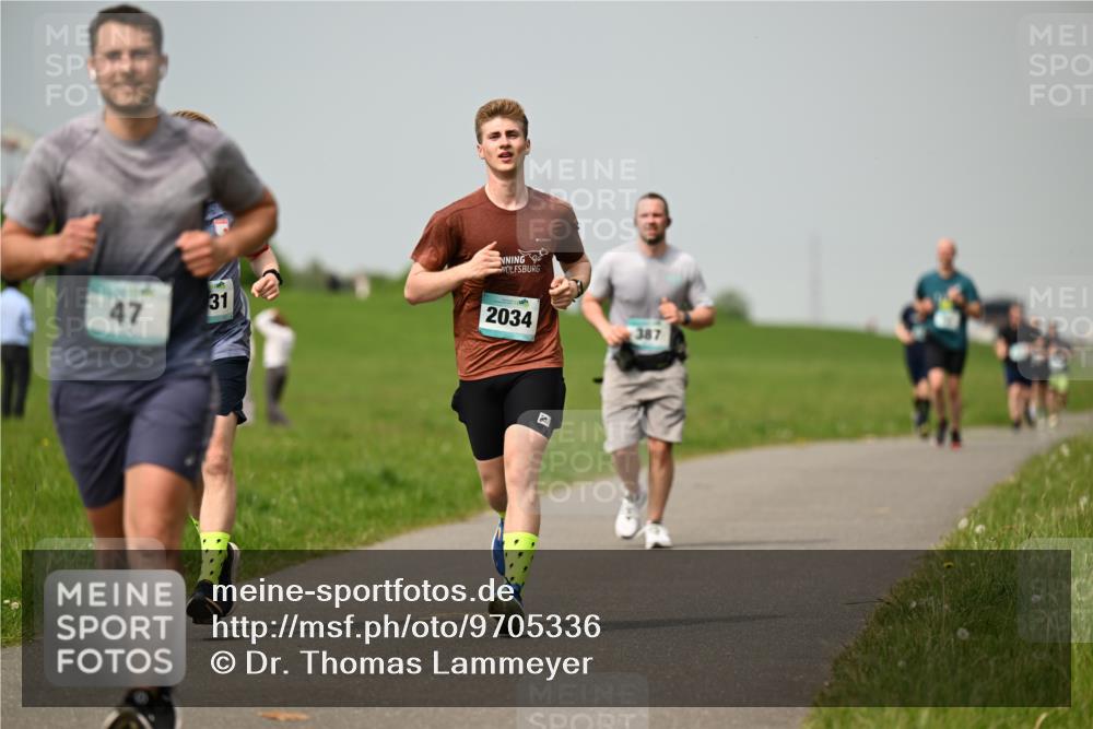 10.05.2026 - 8. Wedeler Halbmarathon Dr. Thomas Lammeyer http://msf.ph/oto/9705336 10.05.2026 11:53:40 Laufen 2034 meine-sportfotos.de