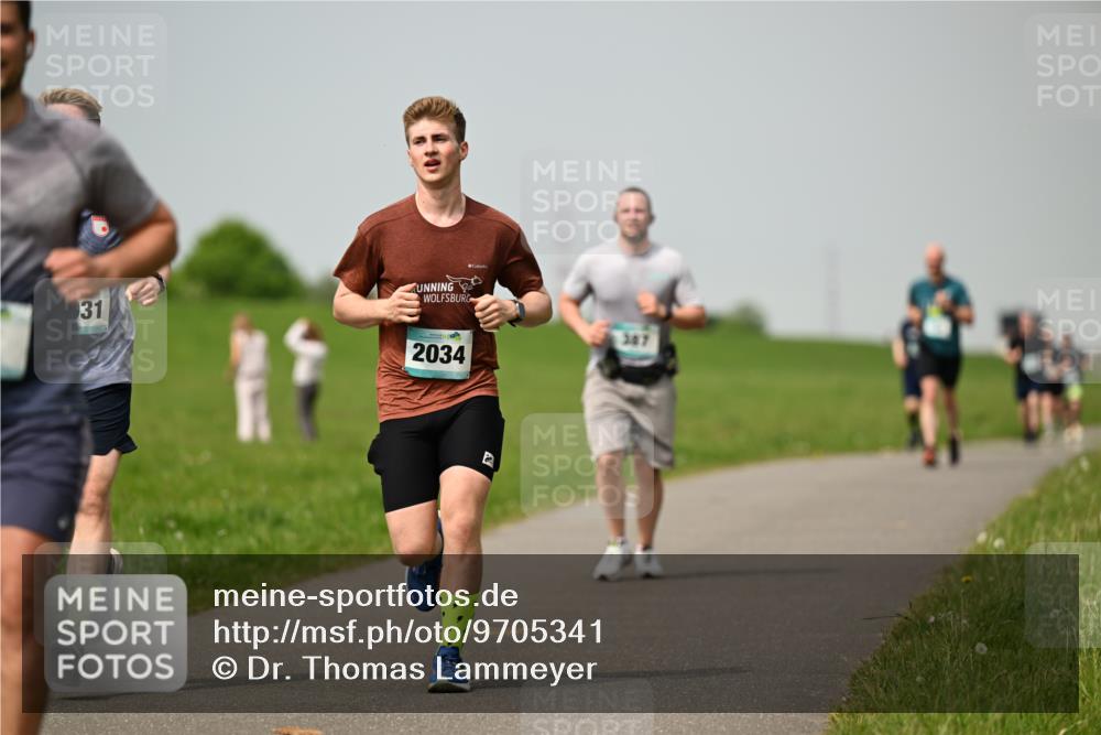 10.05.2026 - 8. Wedeler Halbmarathon Dr. Thomas Lammeyer http://msf.ph/oto/9705341 10.05.2026 11:53:41 Laufen 2034, 307 meine-sportfotos.de