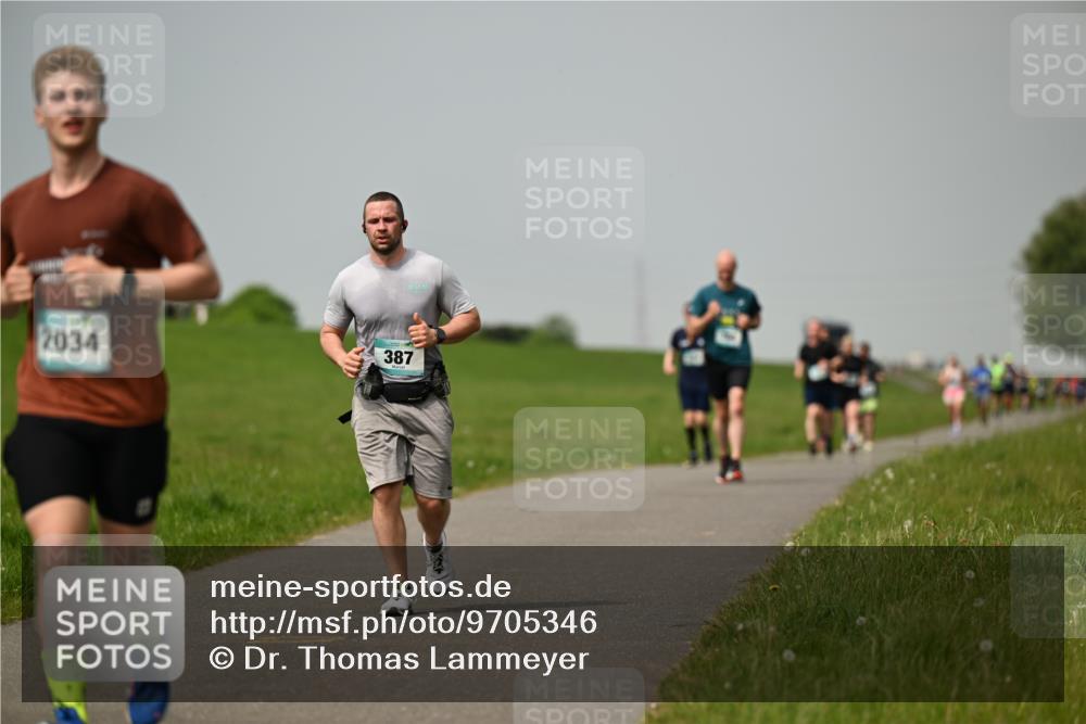 10.05.2026 - 8. Wedeler Halbmarathon Dr. Thomas Lammeyer http://msf.ph/oto/9705346 10.05.2026 11:53:42 Laufen 2034, 387 meine-sportfotos.de