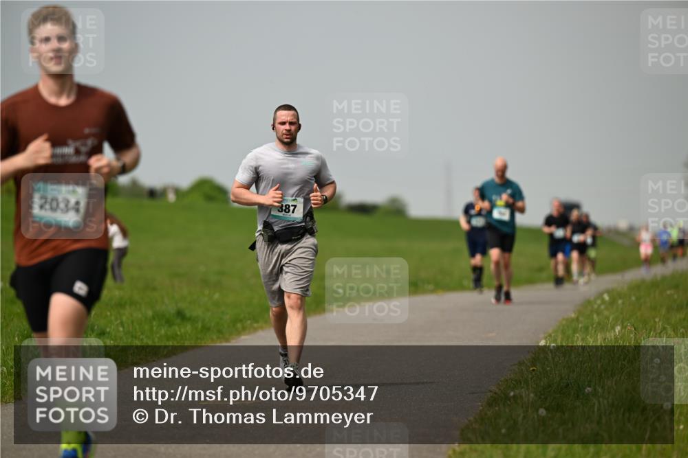 10.05.2026 - 8. Wedeler Halbmarathon Dr. Thomas Lammeyer http://msf.ph/oto/9705347 10.05.2026 11:53:42 Laufen 2034, 387 meine-sportfotos.de
