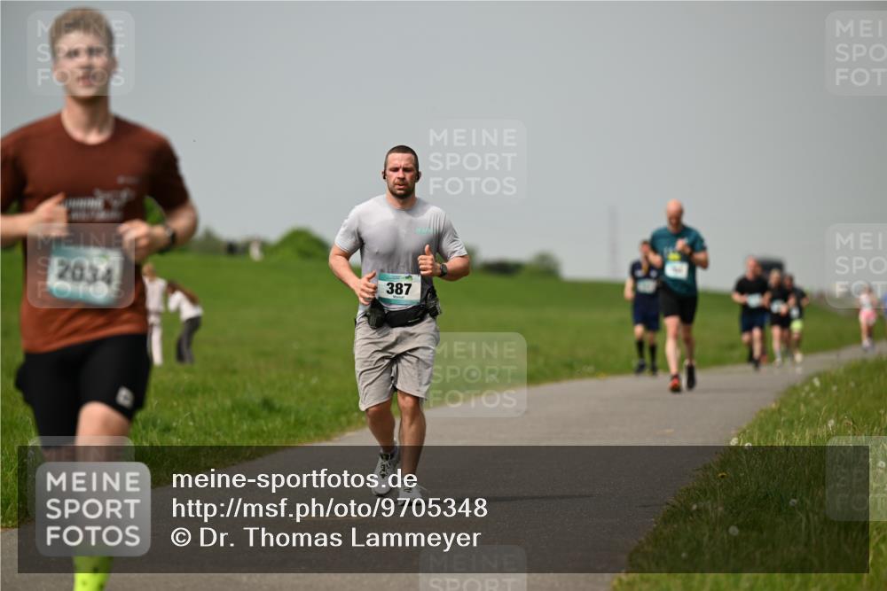 10.05.2026 - 8. Wedeler Halbmarathon Dr. Thomas Lammeyer http://msf.ph/oto/9705348 10.05.2026 11:53:42 Laufen 387, 2034 meine-sportfotos.de
