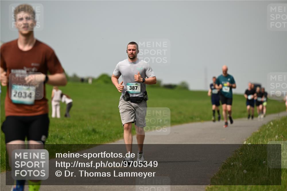 10.05.2026 - 8. Wedeler Halbmarathon Dr. Thomas Lammeyer http://msf.ph/oto/9705349 10.05.2026 11:53:42 Laufen 2034, 387 meine-sportfotos.de