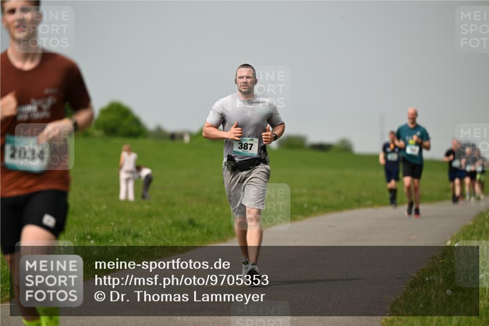 10.05.2026 - 8. Wedeler Halbmarathon Dr. Thomas Lammeyer http://msf.ph/oto/9705353 10.05.2026 11:53:43 Laufen 2034, 387 meine-sportfotos.de