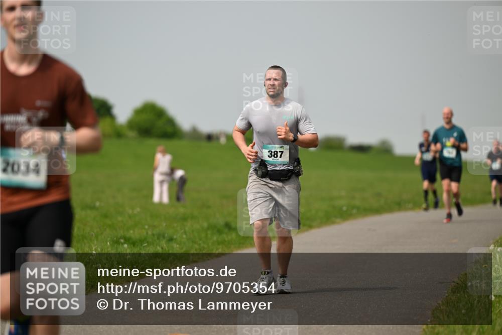 10.05.2026 - 8. Wedeler Halbmarathon Dr. Thomas Lammeyer http://msf.ph/oto/9705354 10.05.2026 11:53:43 Laufen 2034, 387 meine-sportfotos.de