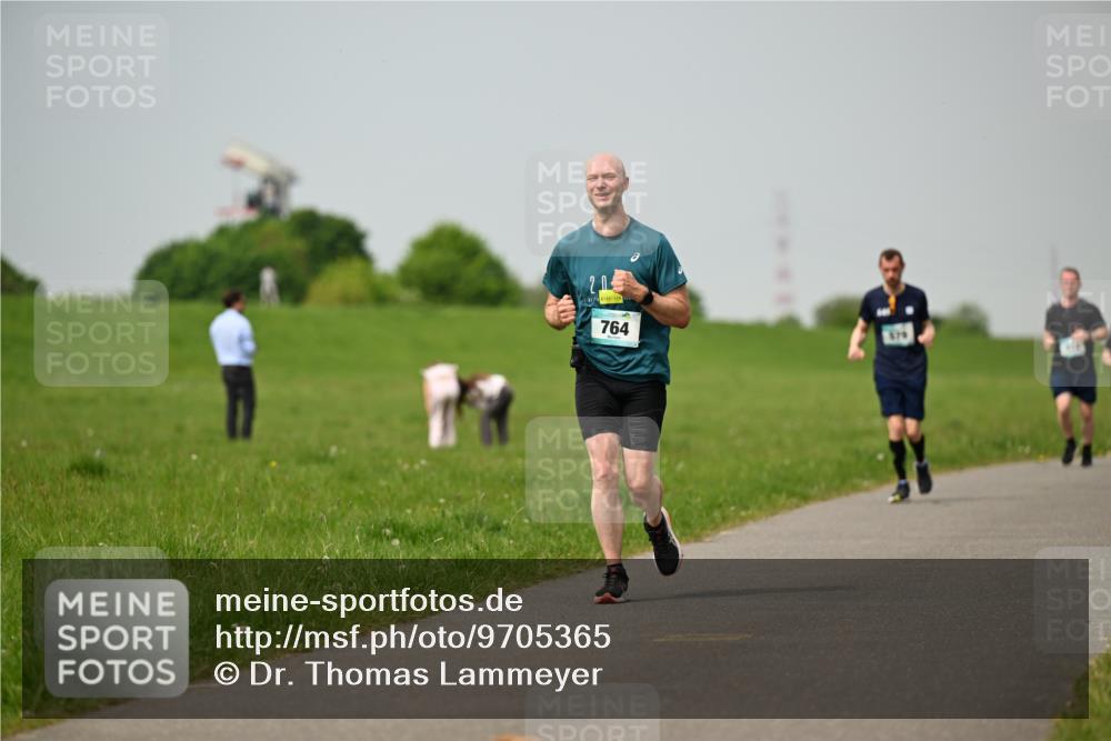 10.05.2026 - 8. Wedeler Halbmarathon Dr. Thomas Lammeyer http://msf.ph/oto/9705365 10.05.2026 11:53:50 Laufen 764, 579 meine-sportfotos.de