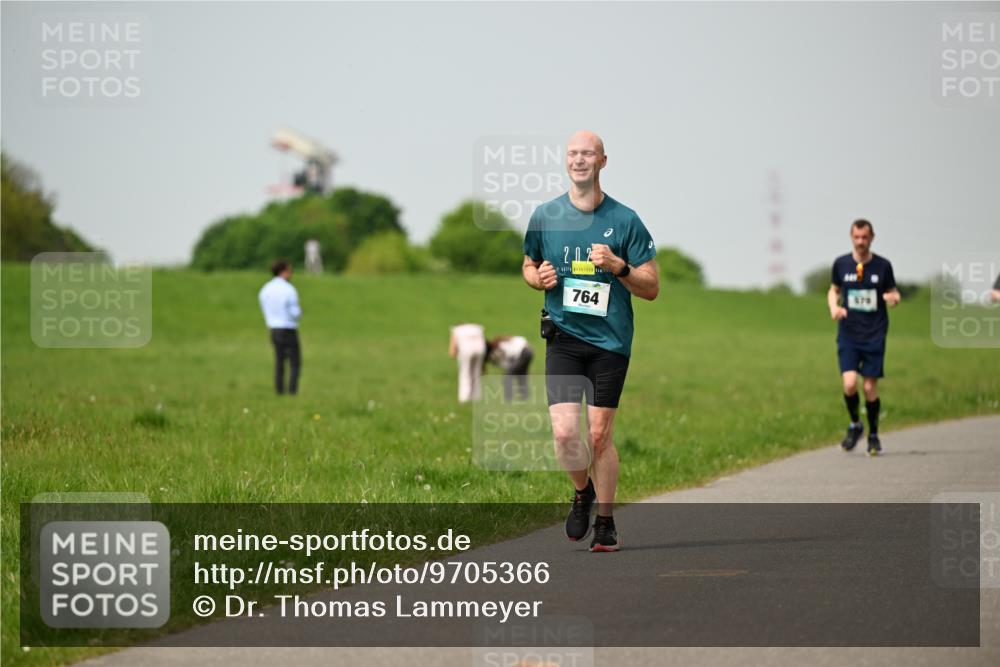 10.05.2026 - 8. Wedeler Halbmarathon Dr. Thomas Lammeyer http://msf.ph/oto/9705366 10.05.2026 11:53:50 Laufen 764 meine-sportfotos.de