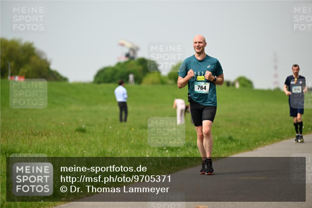 10.05.2026 - 8. Wedeler Halbmarathon Dr. Thomas Lammeyer http://msf.ph/oto/9705371 10.05.2026 11:53:51 Laufen 202, 764, 570 meine-sportfotos.de