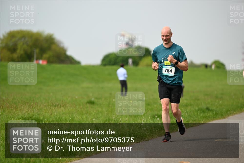 10.05.2026 - 8. Wedeler Halbmarathon Dr. Thomas Lammeyer http://msf.ph/oto/9705375 10.05.2026 11:53:51 Laufen 764 meine-sportfotos.de