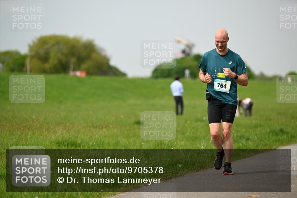 10.05.2026 - 8. Wedeler Halbmarathon Dr. Thomas Lammeyer http://msf.ph/oto/9705378 10.05.2026 11:53:52 Laufen 764 meine-sportfotos.de