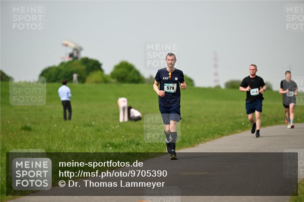 10.05.2026 - 8. Wedeler Halbmarathon Dr. Thomas Lammeyer http://msf.ph/oto/9705390 10.05.2026 11:53:55 Laufen 579, 474 meine-sportfotos.de