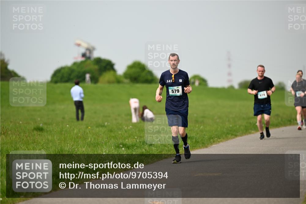 10.05.2026 - 8. Wedeler Halbmarathon Dr. Thomas Lammeyer http://msf.ph/oto/9705394 10.05.2026 11:53:55 Laufen 579, 474 meine-sportfotos.de