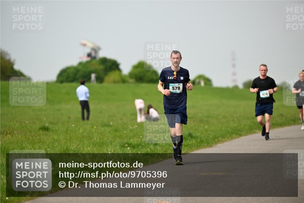10.05.2026 - 8. Wedeler Halbmarathon Dr. Thomas Lammeyer http://msf.ph/oto/9705396 10.05.2026 11:53:55 Laufen 579, 474 meine-sportfotos.de