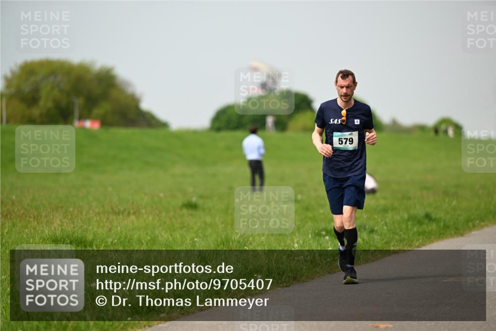 10.05.2026 - 8. Wedeler Halbmarathon Dr. Thomas Lammeyer http://msf.ph/oto/9705407 10.05.2026 11:53:57 Laufen 579 meine-sportfotos.de