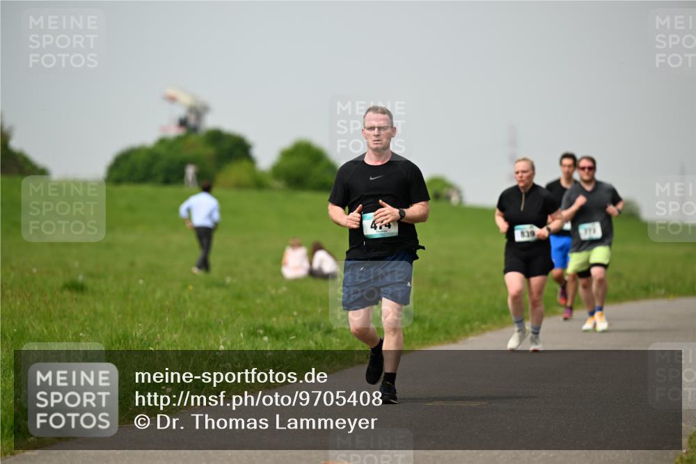 10.05.2026 - 8. Wedeler Halbmarathon Dr. Thomas Lammeyer http://msf.ph/oto/9705408 10.05.2026 11:54:01 Laufen  meine-sportfotos.de