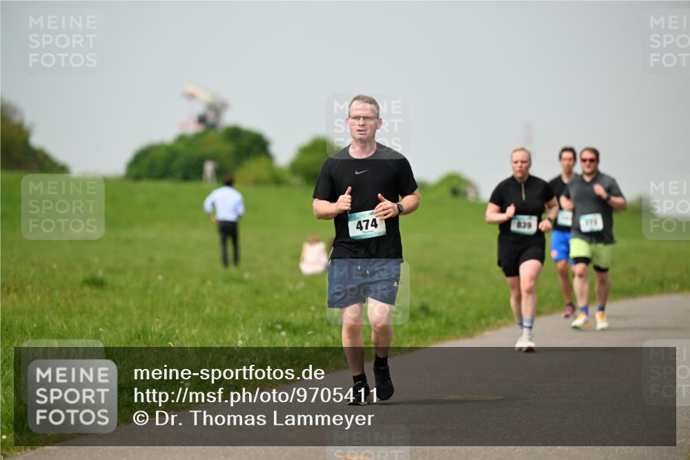 10.05.2026 - 8. Wedeler Halbmarathon Dr. Thomas Lammeyer http://msf.ph/oto/9705411 10.05.2026 11:54:02 Laufen 474, 839, 376 meine-sportfotos.de