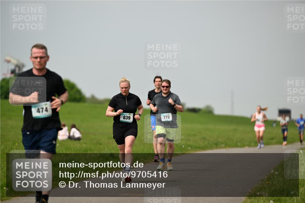 10.05.2026 - 8. Wedeler Halbmarathon Dr. Thomas Lammeyer http://msf.ph/oto/9705416 10.05.2026 11:54:03 Laufen 474, 839, 772 meine-sportfotos.de