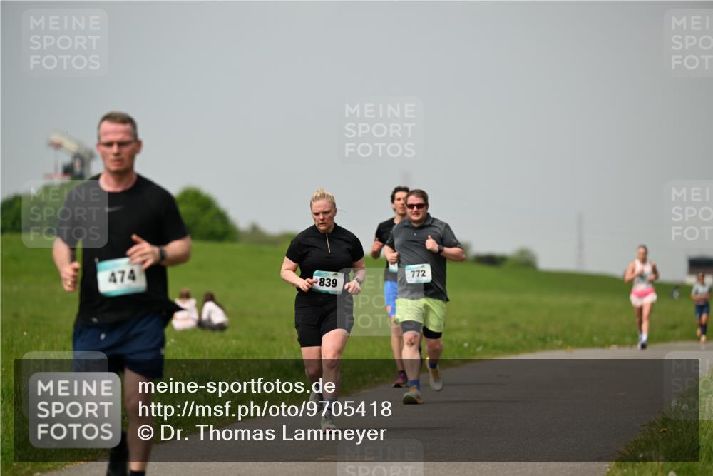 10.05.2026 - 8. Wedeler Halbmarathon Dr. Thomas Lammeyer http://msf.ph/oto/9705418 10.05.2026 11:54:03 Laufen 474, 839, 772 meine-sportfotos.de