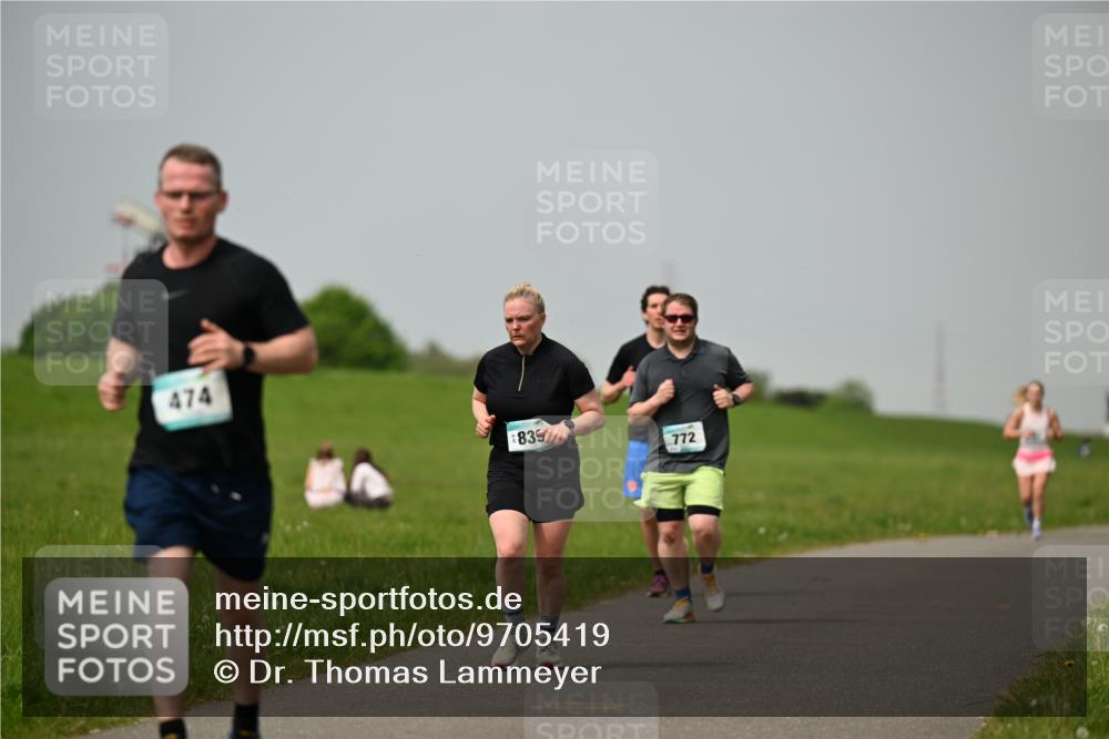 10.05.2026 - 8. Wedeler Halbmarathon Dr. Thomas Lammeyer http://msf.ph/oto/9705419 10.05.2026 11:54:03 Laufen 474, 839, 772 meine-sportfotos.de