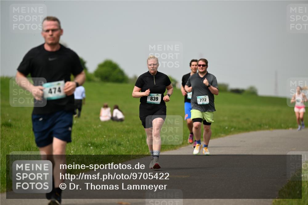 10.05.2026 - 8. Wedeler Halbmarathon Dr. Thomas Lammeyer http://msf.ph/oto/9705422 10.05.2026 11:54:04 Laufen 474, 839, 772 meine-sportfotos.de