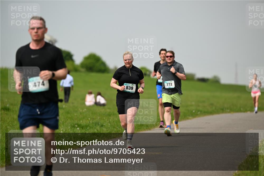 10.05.2026 - 8. Wedeler Halbmarathon Dr. Thomas Lammeyer http://msf.ph/oto/9705423 10.05.2026 11:54:04 Laufen 474, 839, 772 meine-sportfotos.de