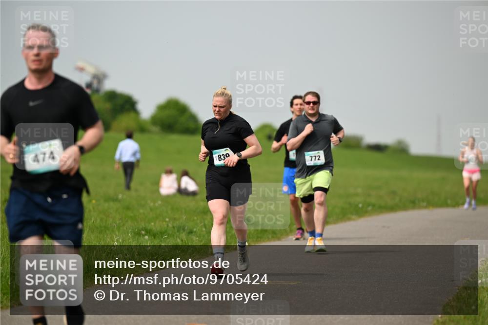 10.05.2026 - 8. Wedeler Halbmarathon Dr. Thomas Lammeyer http://msf.ph/oto/9705424 10.05.2026 11:54:04 Laufen 474, 830, 772 meine-sportfotos.de