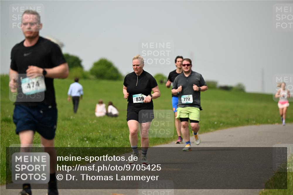 10.05.2026 - 8. Wedeler Halbmarathon Dr. Thomas Lammeyer http://msf.ph/oto/9705425 10.05.2026 11:54:04 Laufen 474, 839, 772 meine-sportfotos.de
