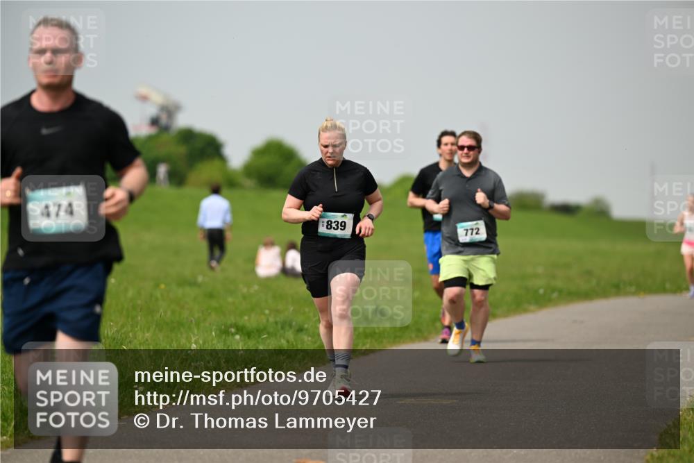 10.05.2026 - 8. Wedeler Halbmarathon Dr. Thomas Lammeyer http://msf.ph/oto/9705427 10.05.2026 11:54:04 Laufen 474, 839, 772 meine-sportfotos.de